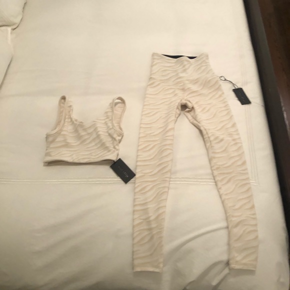 Strut This Set - Sand Dollar - Picture 2 of 6